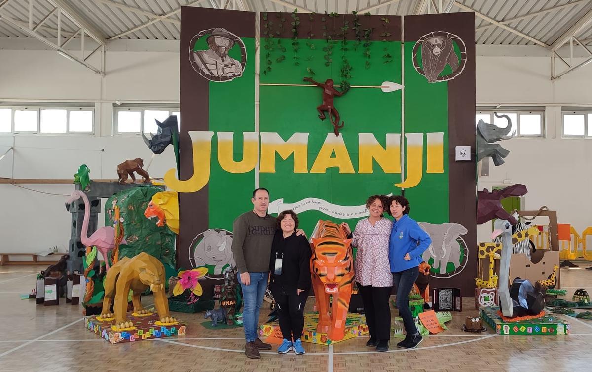 La espectacular falla que el CEIP Ausiàs March d'Aldaia ha dedicat a 'Jumanji'.