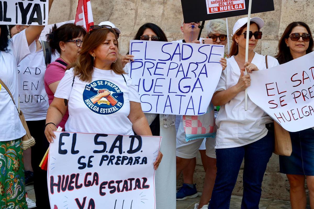Las trabajadoras del SAD salen a la calle para exigir condiciones dignas y un servicio de calidad