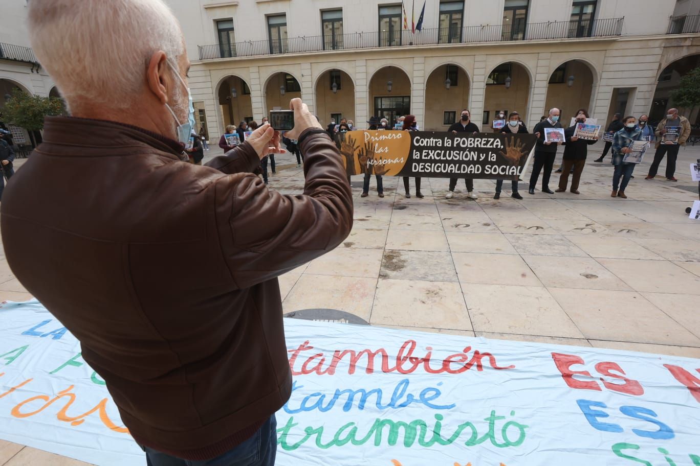 Protesta contra Ordenanza Convivencia Cívica en la plaza del Ayuntamiento