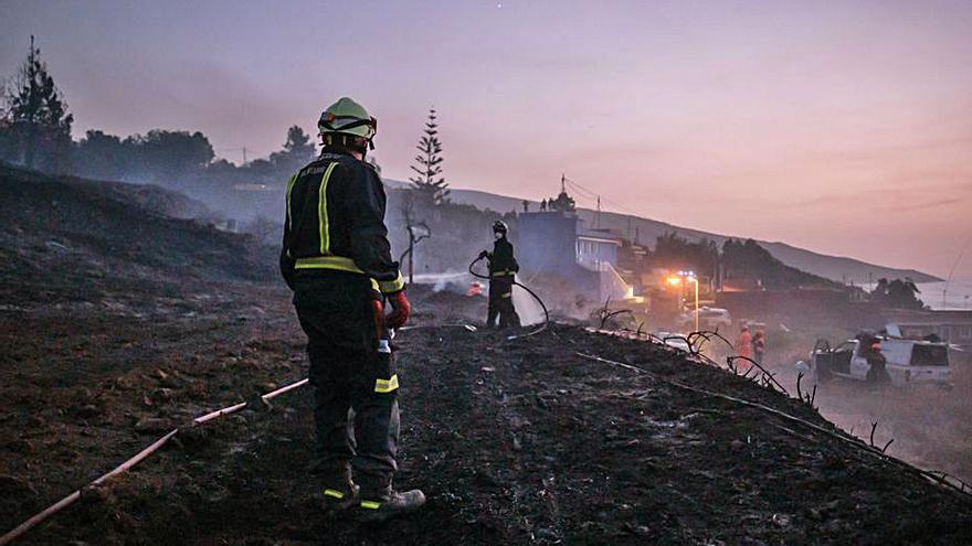 Los bomberos actuaron en la zona de Pinolere el sábado. | | ANDRÉS GUTIÉRREZ 