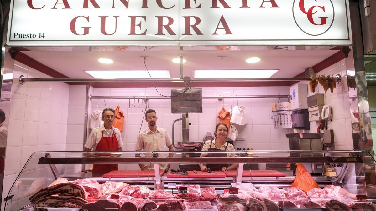 La Carnicería Guerra en el puesto número 14 del Mercado de Altavista, su única ubicación durante 52 años.