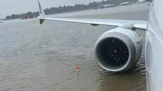 Suspendidos todos los vuelos en el aeropuerto de Palma al inundarse la pista por las fuertes lluvias