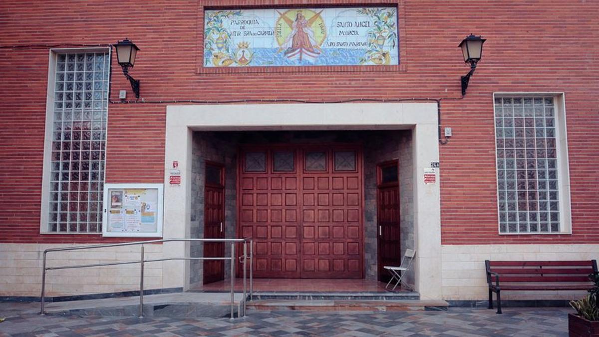 Fachada de la parroquia de Santo Ángel donde ejercía este cura.