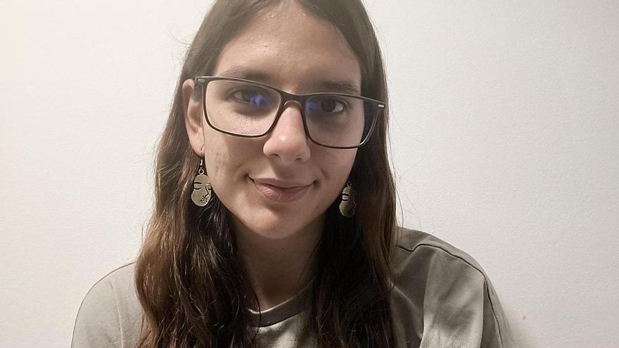 Silvia Quiñones: &quot;He de recalcar que para mí la poesía no es un oficio, sino una identidad&quot;