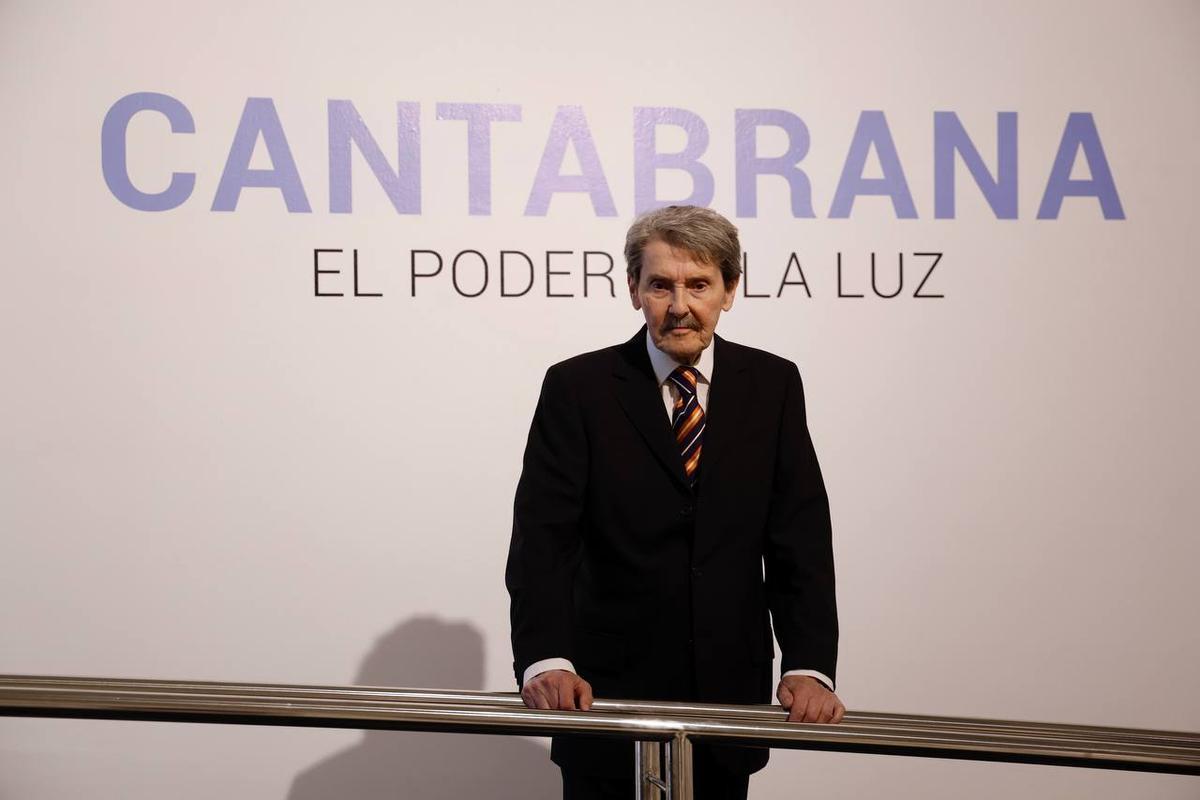 Juan Cantabrana, en la inauguración de la exposición en el Teatro Cómico Principal.