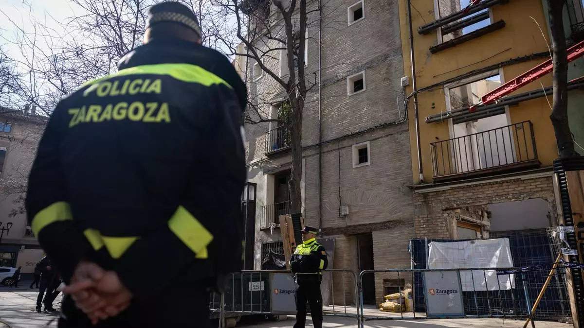 El derribo del edificio okupado de la plaza de La Magdalena declarado en ruina podría durar hasta tres meses