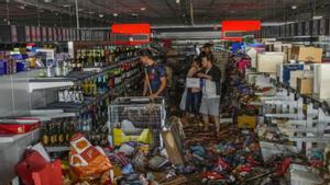 Detingudes més de 50 persones per saquejos en centres comercials