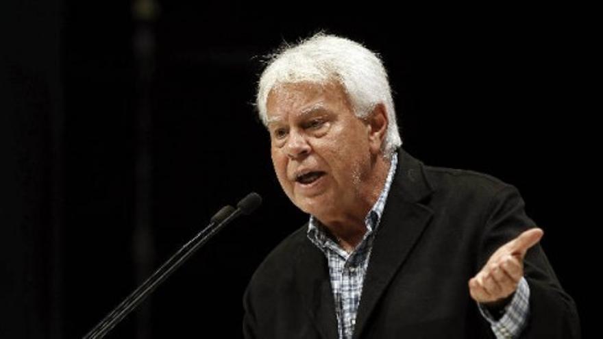 Felipe González apuesta por un Gobierno de PP y Ciudadanos, con la abstención del PSOE