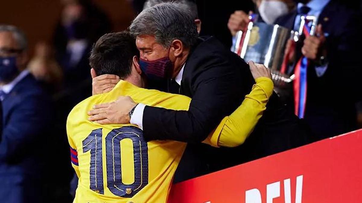Joan Laporta felicita a Messi por la Copa de 2021