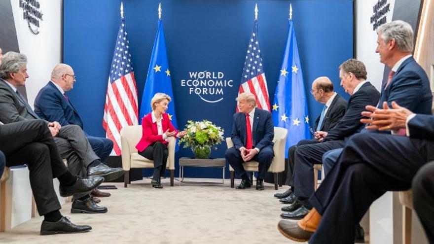 Encuentro en Davos de Donald Trump con la presidenta de la Comisión Europea, Ursula Von der Leyen.