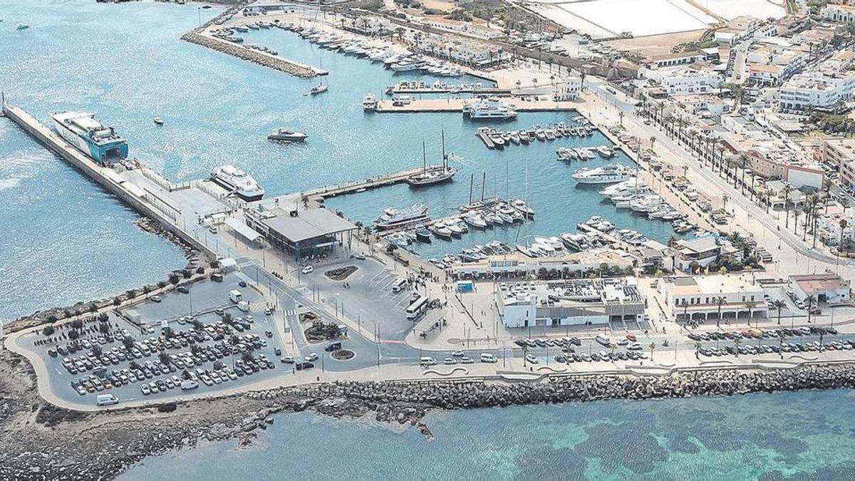 Imagen panorámica del puerto de la Savina, en Formentera.