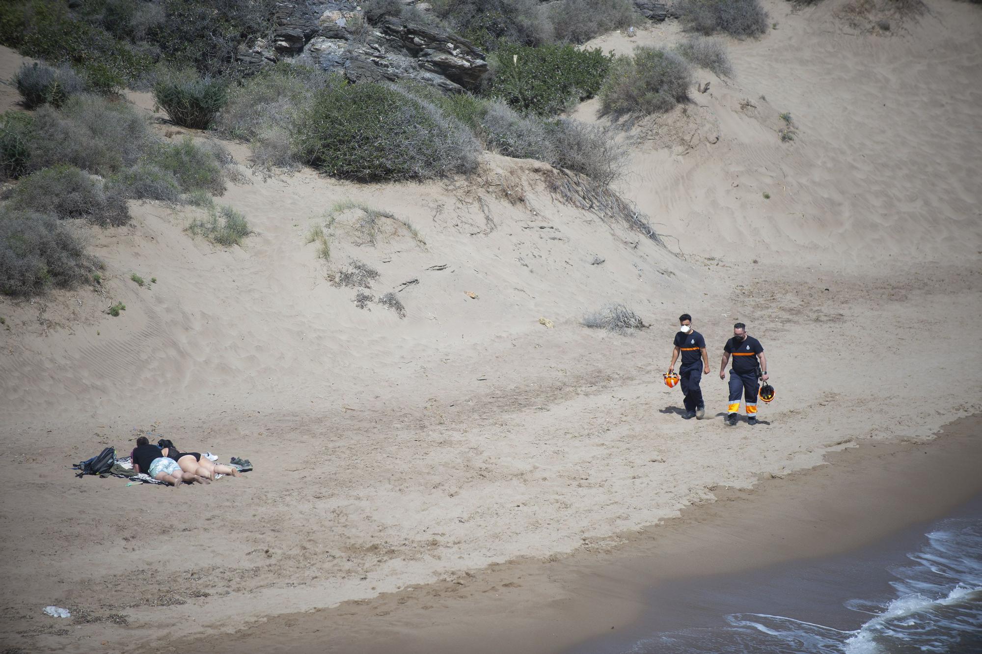 Continúa la búsqueda de los migrantes desaparecidos al naufragar su patera en Mazarrón