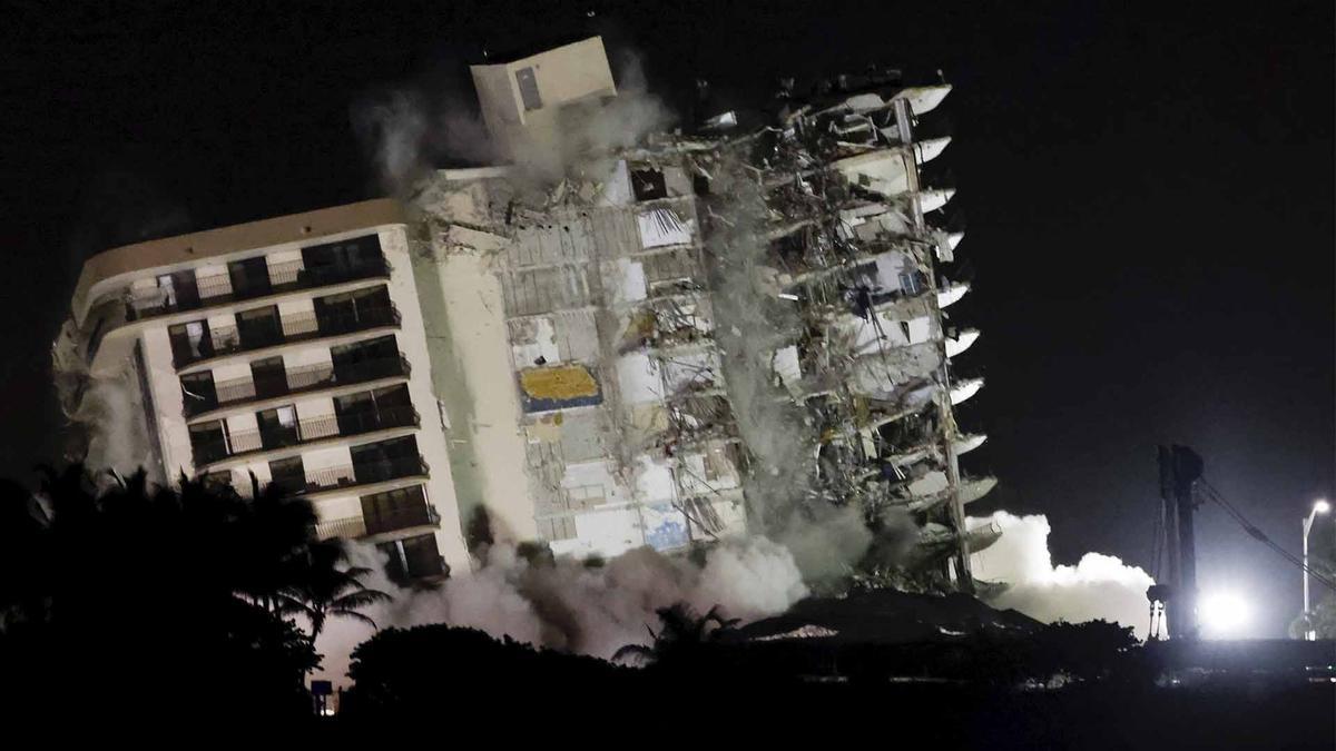 Demolido el edificio de Miami por la llegada de la tormenta tropical 'Elsa'