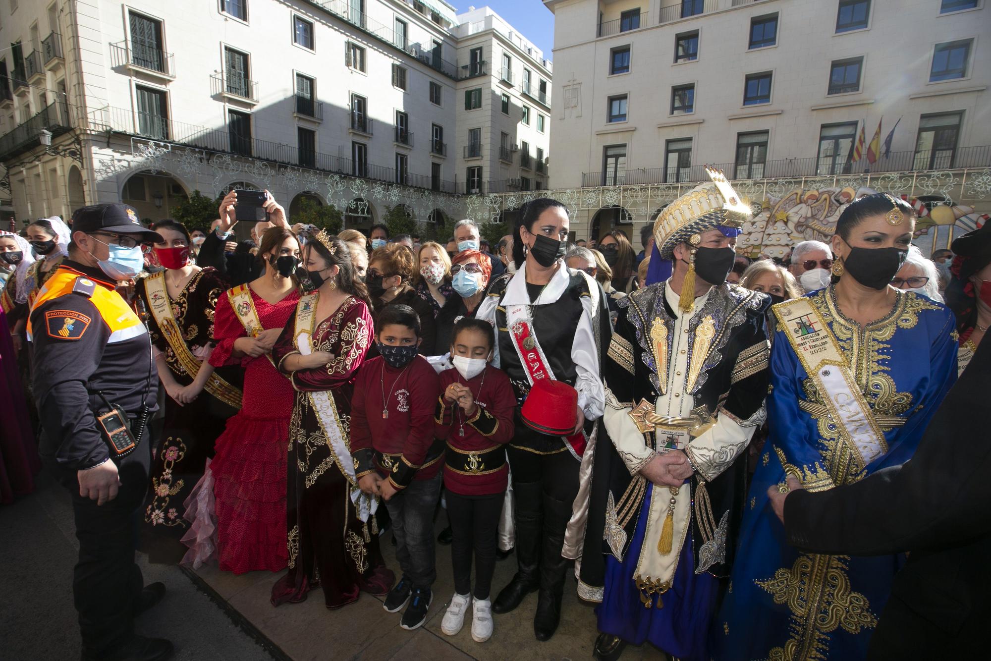 Procesión de San Nicolás y ambiente festivo en Alicante por el Día de la Constitución