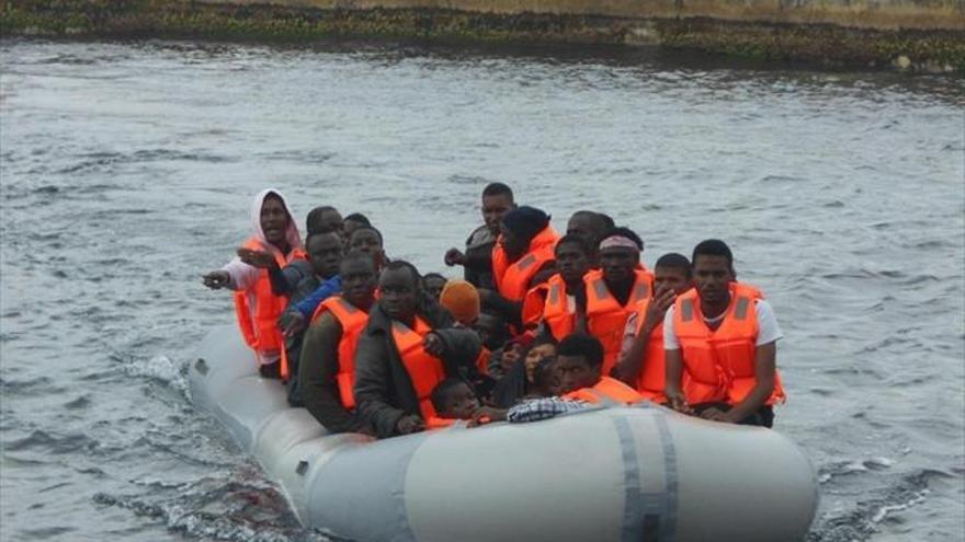 Rescatados 87 inmigrantes solo en un día en las costas andaluzas