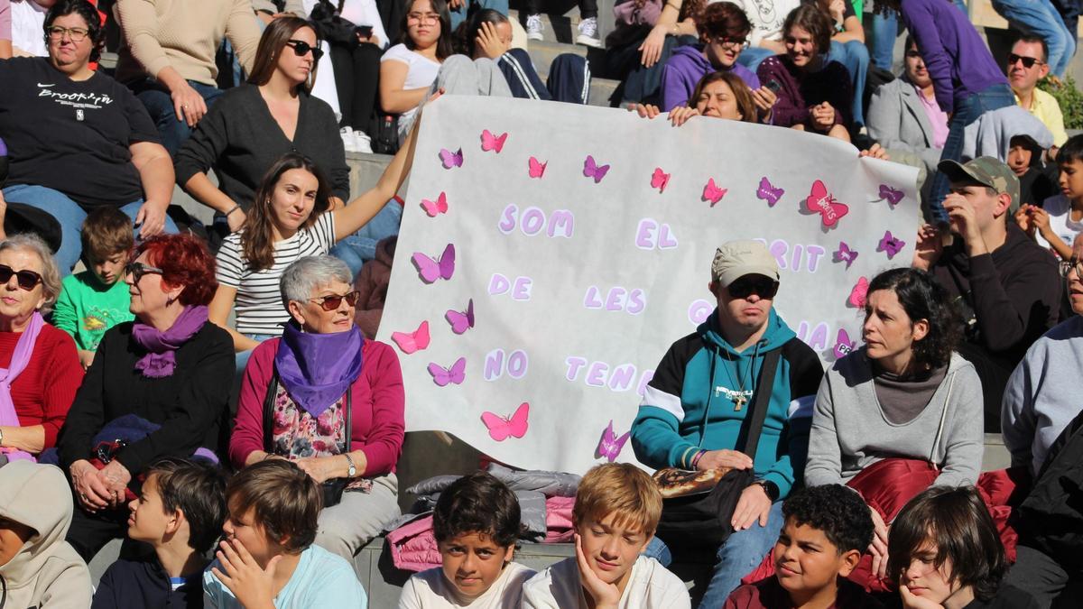 Una de las pancartas desplegadas en el acto de hoy