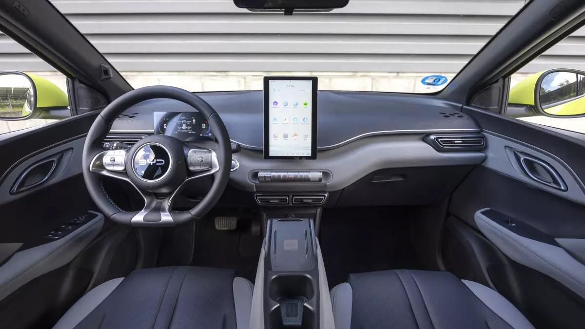 El BYD Dolphin Surf por dentro