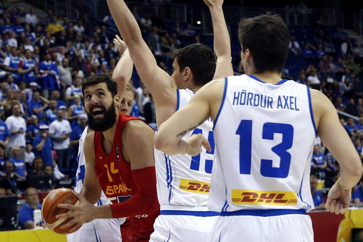 Imágenes del partido entre Islandia y España en la cuarta jornada del Eurobasket