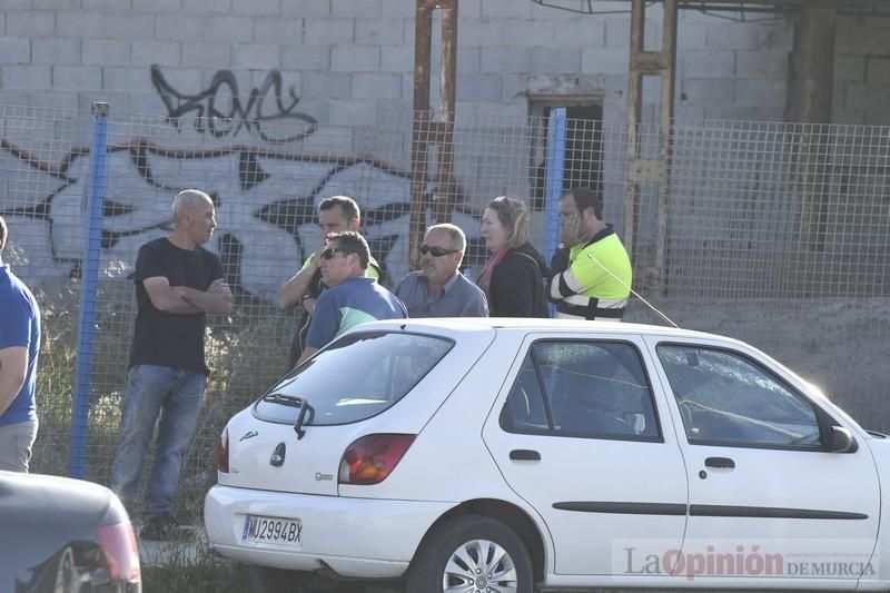 Imponentes llamas devoran una nave en Santomera