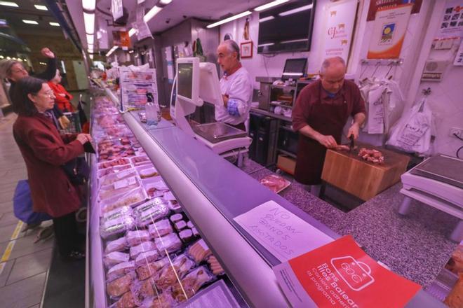 Fiebre por los bonos de descuento en Mallorca: se agotan en las primeras horas en el mercado del Olivar de Palma