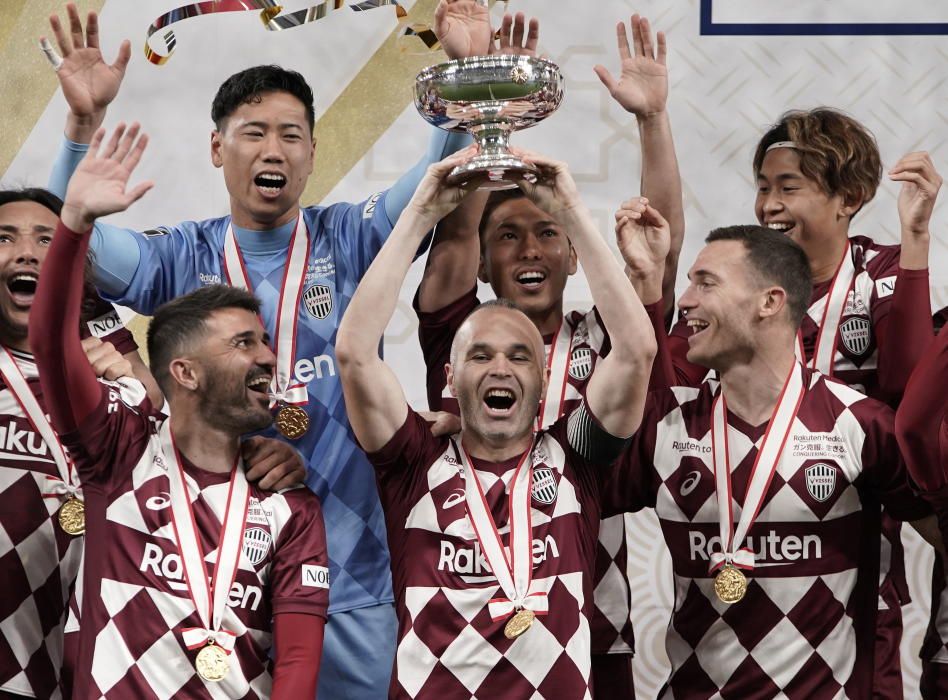 Villa termina su carrera con la Copa Emperad