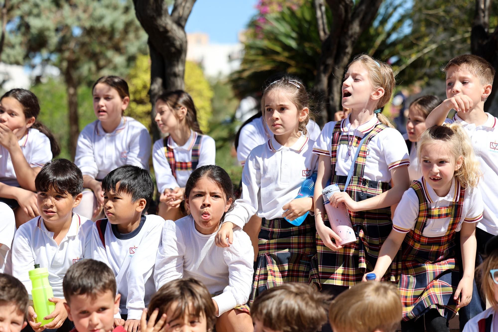 Los escolares de Ibiza visitan la feria Eivissa Medieval