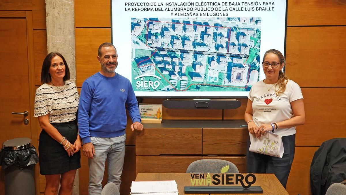Por la izquierda, María José Fernández, Ángel García y Marta Rodríguez