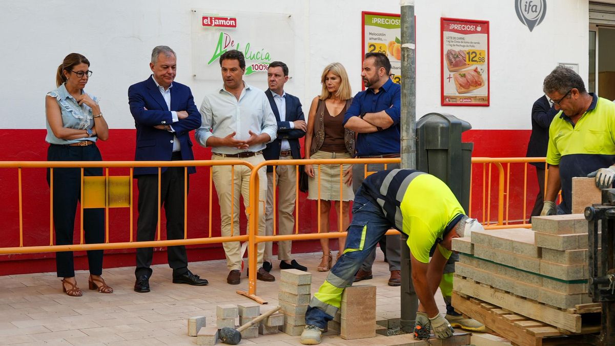 El alcalde de Sevilla, José Luis Sanz, visita las obras que se están realizando en la Macarena