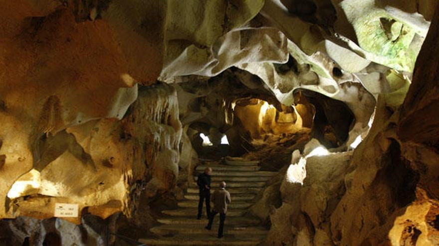 Rincón de la Victoria adjudica las obras de remodelación del acceso a la Cueva del Tesoro