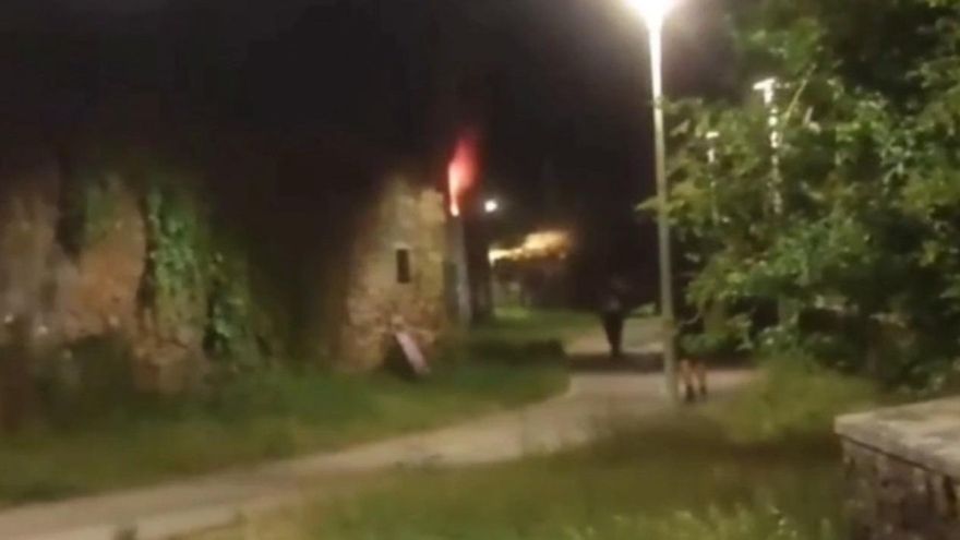 Incidencias del San Xoán en Santiago: una cacharela sin control en Conxo y un incendio en una casa de Fontiñas