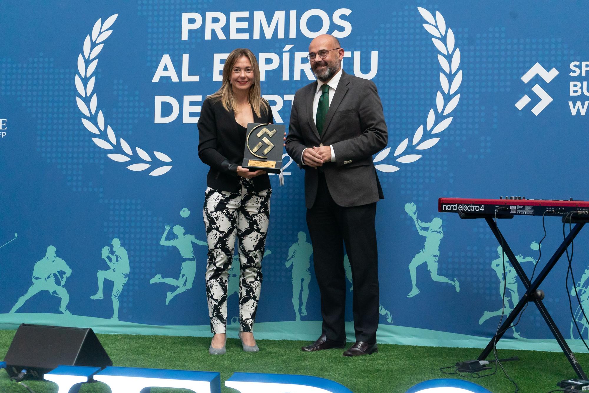 Jugadoras del Club Baloncesto Jairis Alcantarilla,   ganador del Premio al Espíritu Deportivo UNIVERSAE   en categoría deporte de equipo