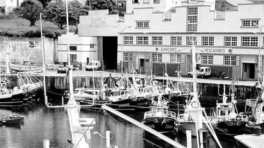 Barcos en Puerto de Vega.