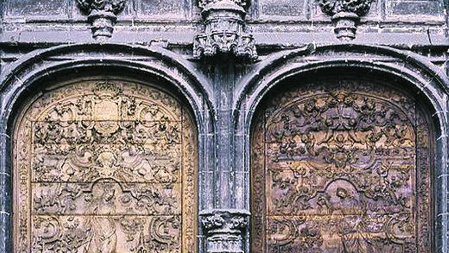 La puerta principal de la Catedral, tras el tratamiento de 1986. | foto cedida por jesús puras