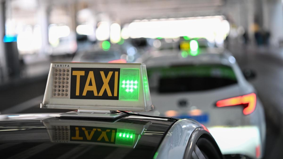 Los taxistas convocan paros para el próximo martes 4 de noviembre.