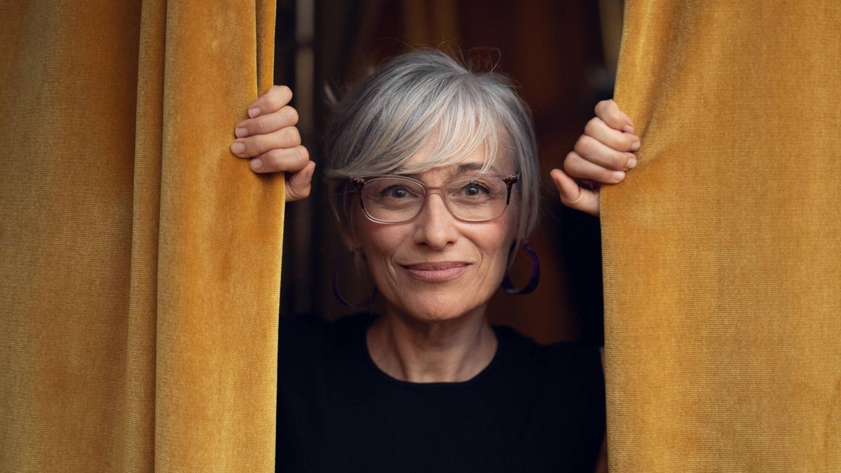 Laura López Granell en la librería Nollegiu de Poblenou, antes de la entrevista.
