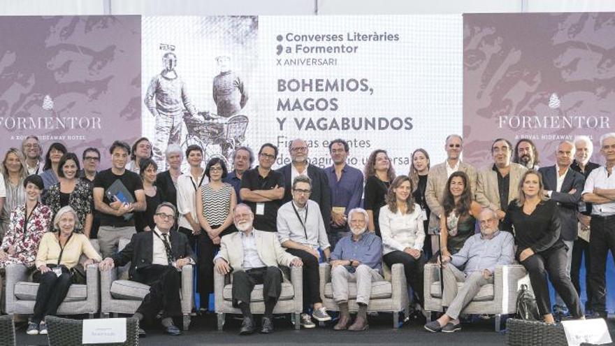 Foto de familia de los participantes y colaboradores de las décimas ´Converses de Formentor´.