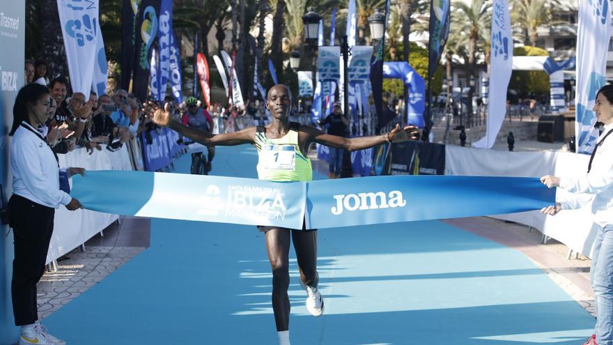 Búscate en nuestra galería de fotos del Santa Eulària Ibiza Marathon