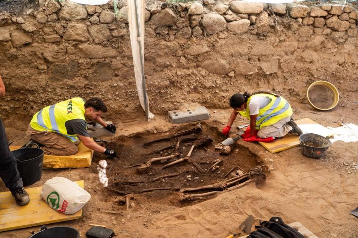 El hallazgo de cinco víctimas de la represión franquista en Cáceres devuelve la esperanza: "Queremos que nuestros familiares puedan descansar con dignidad"