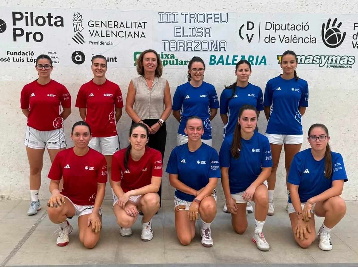 Semifinalistes del III Trofeu Elisa Tarazona amb la pròpia Elisa Tarazona, al mig.