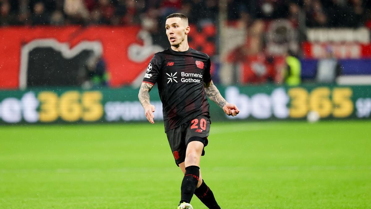 ¡Pero Grimaldo! El golazo del defensa de falta directa que dejó a todos helados...