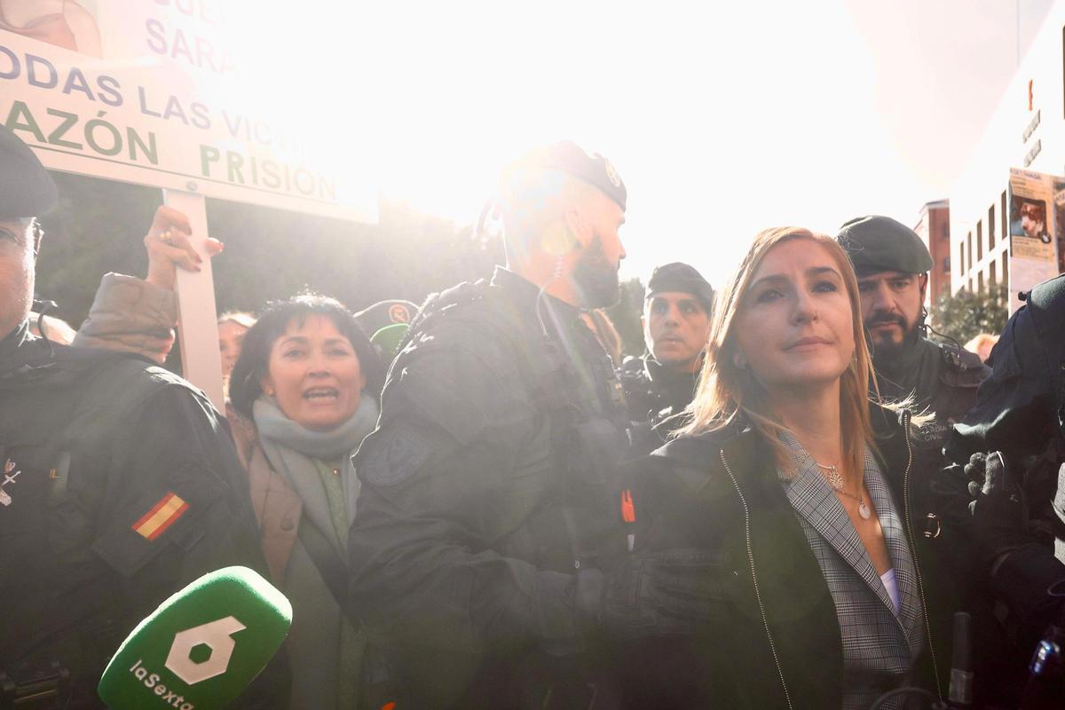 Pradas y José Manuel Cuenca salen de los juzgados de Catarroja
