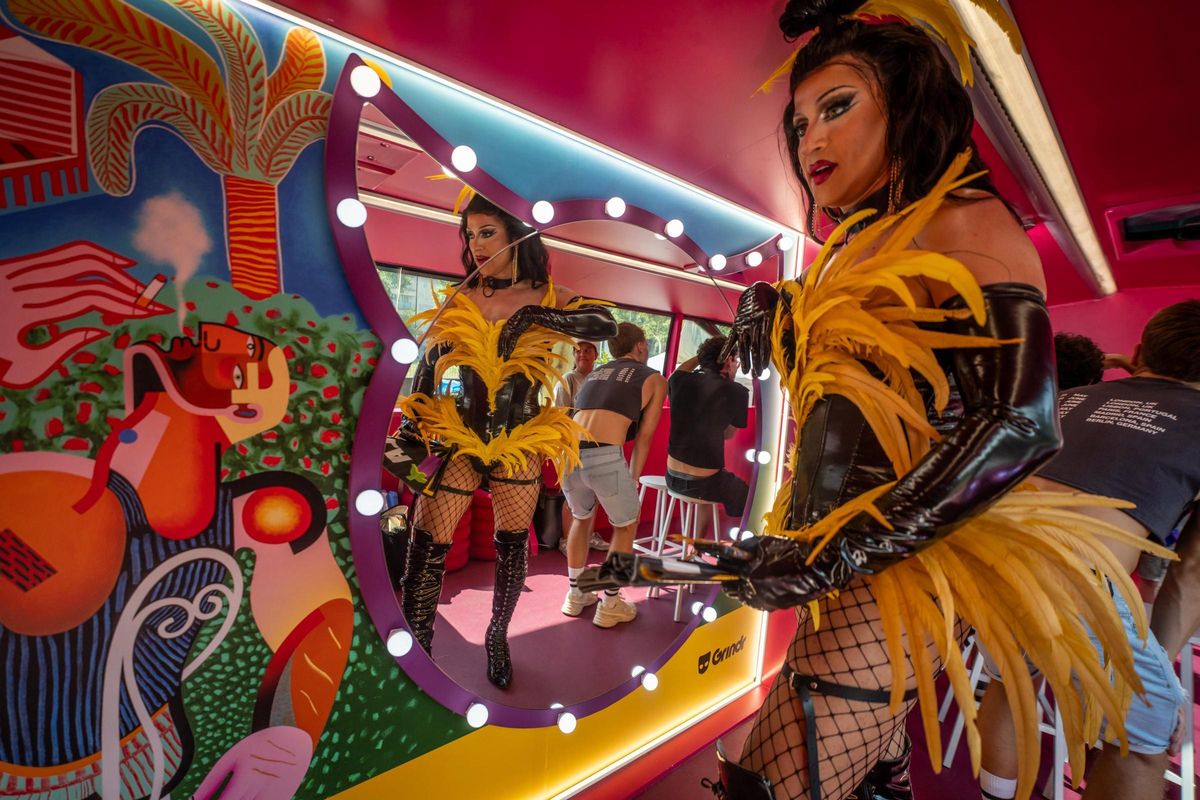 El autobús de Grindr en el Pride de Barcelona