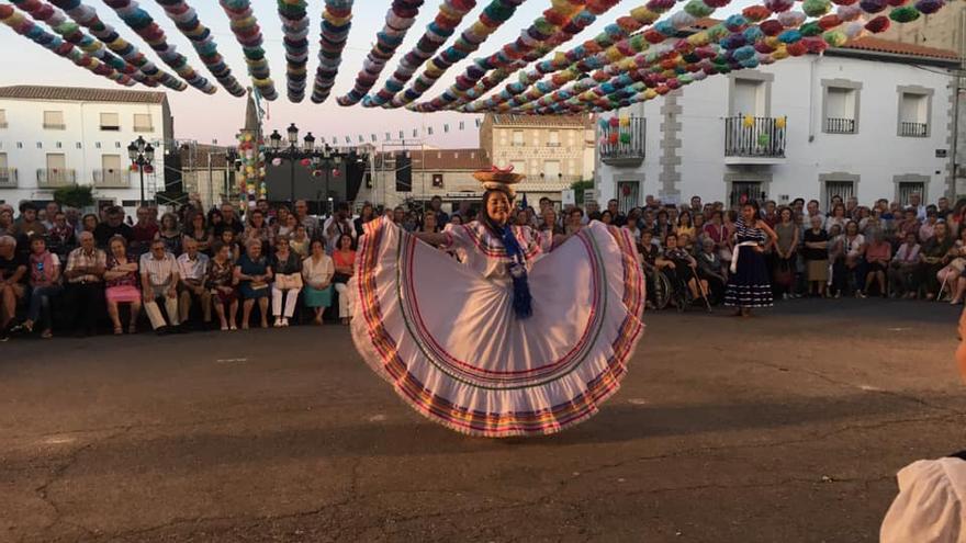 Demostración de folclore nicaragüense en una pasada edición de los Tableros, en Valdefuentes.