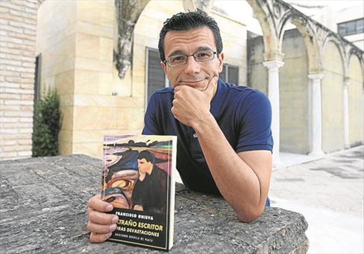 Extraño escritor
