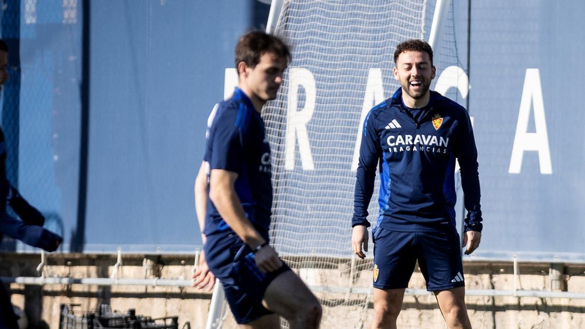Keidi Bare, a la derecha, junto a Francho en un entrenamiento.