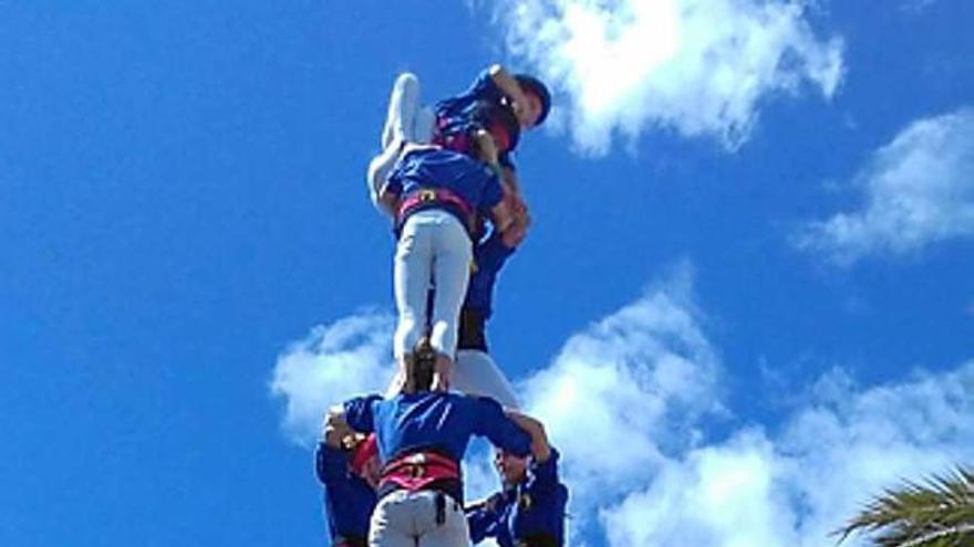 Els Castellers de Berga firmen una bona actuació al Garraf, malgrat una caiguda