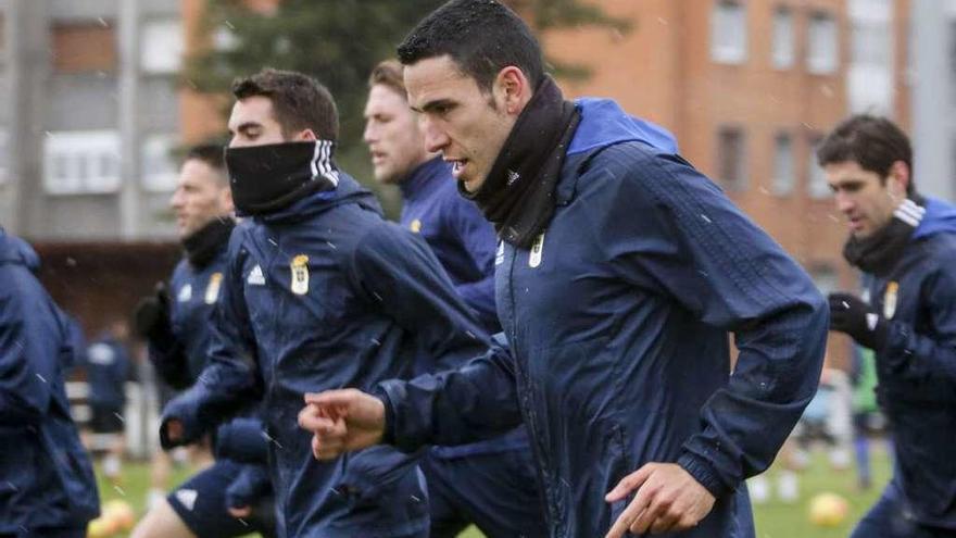 Folch, delante del resto de sus compañeros, en el entrenamiento de ayer.