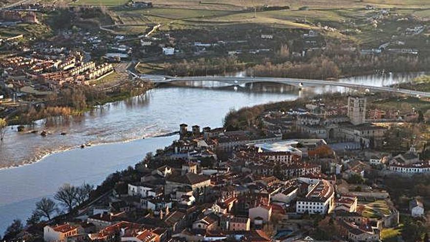 El río Duero a su paso por Zamora en una imagen aérea.