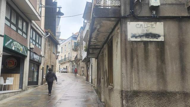 La placa de la calle Ramón Franco, vandalizada.  | FDV