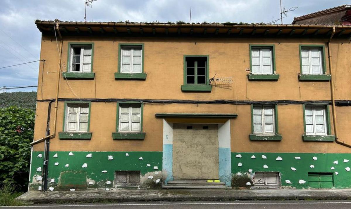 La puerta de la vivienda, anteriormente anulada por riesgo de derrumbe.